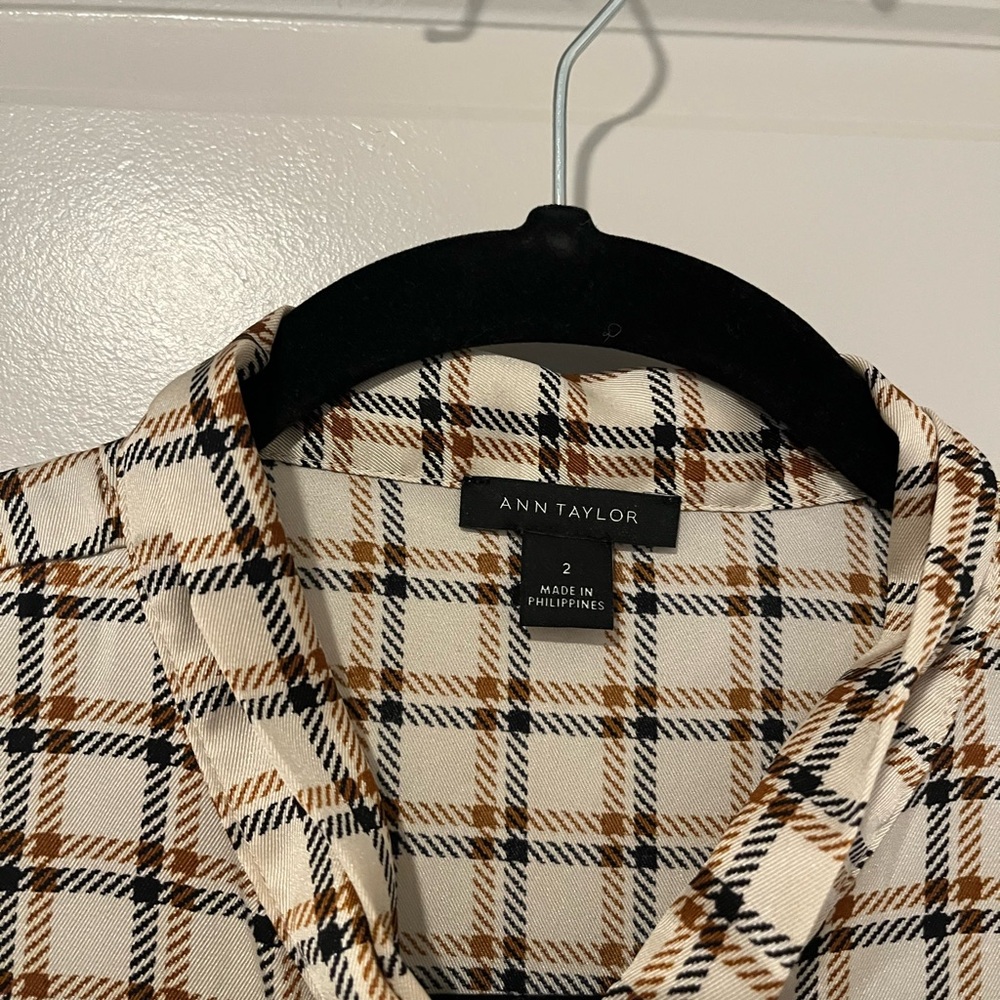 Ann Taylor Checkered Bow Blouse size 2 - Picture 4 of 10